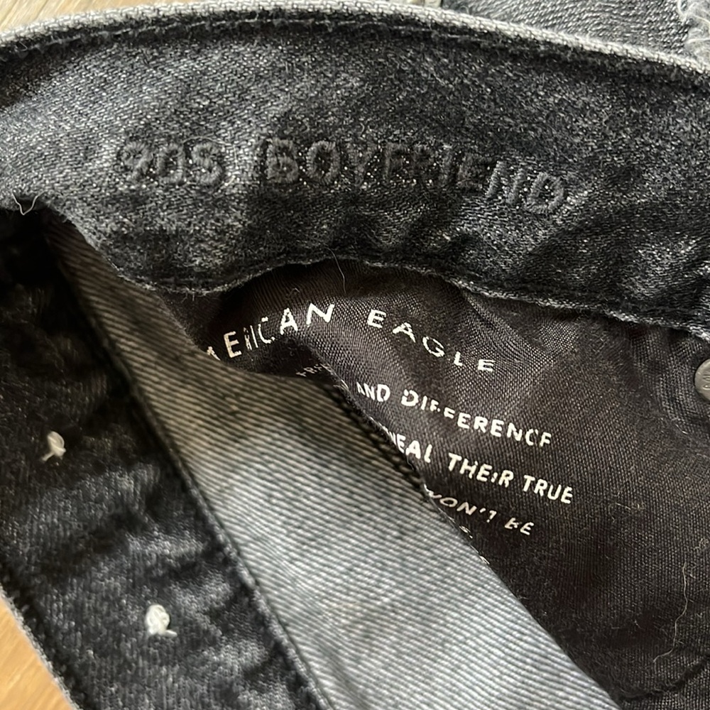American Eagle Distressed Black Wash 90’s Boyfriend Jeans size 8 - Picture 11 of 12